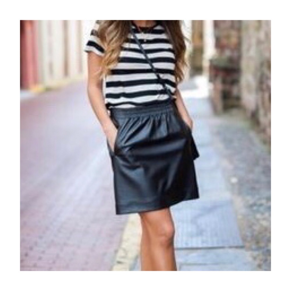 LOFT Faux Leather Skirt W/Pockets & Stretch Waist